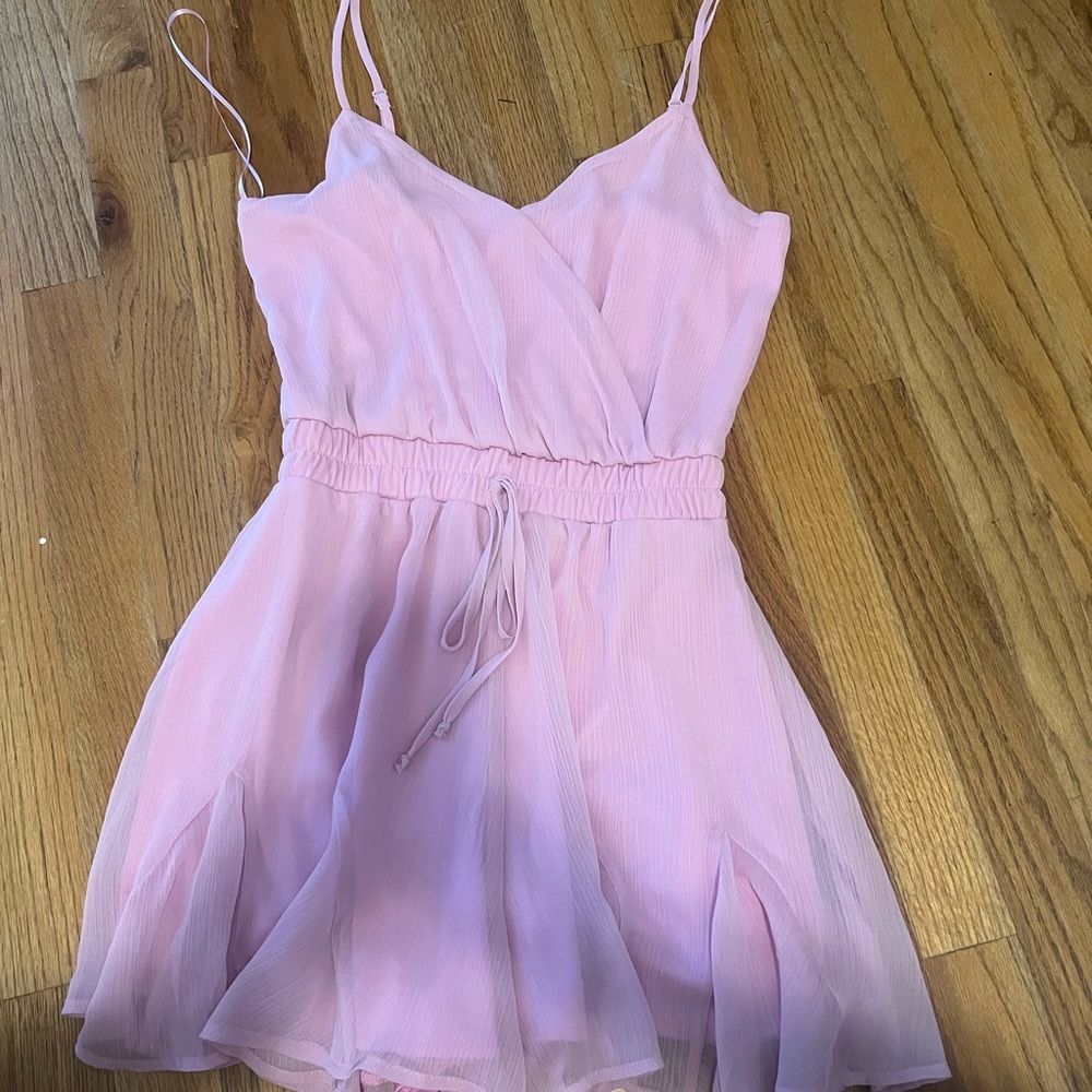 Francesca’s- Pink romper, never worn, size S